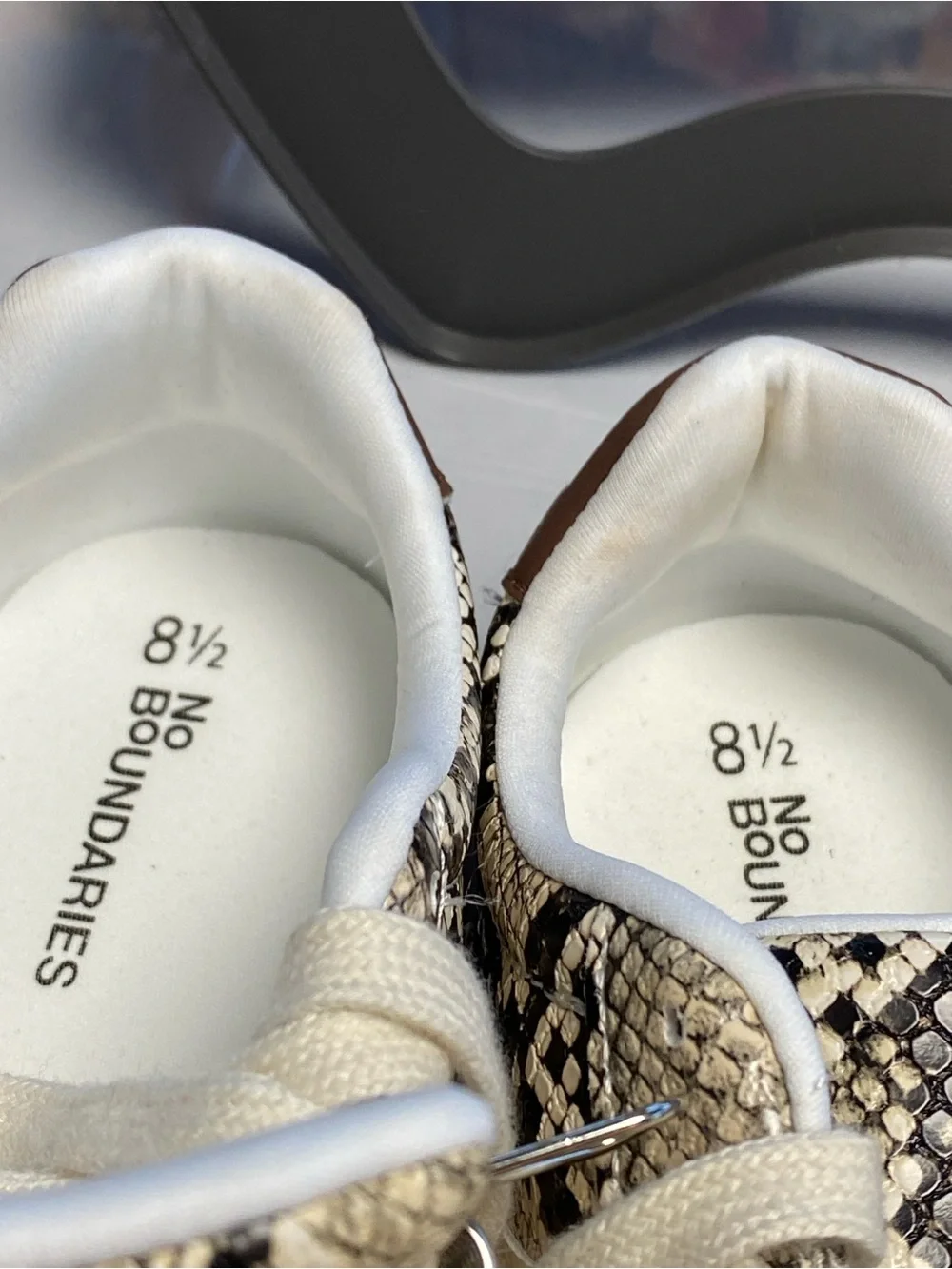 No Boundaries Snake Print Lace-Up Sneakers Size 8.5 Cream Brown